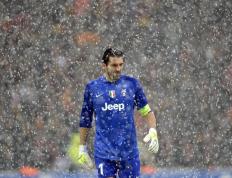 全运会常规赛对决在即！皇家马德里演练定位球，曼城密集防守应对(全运会足球比赛)